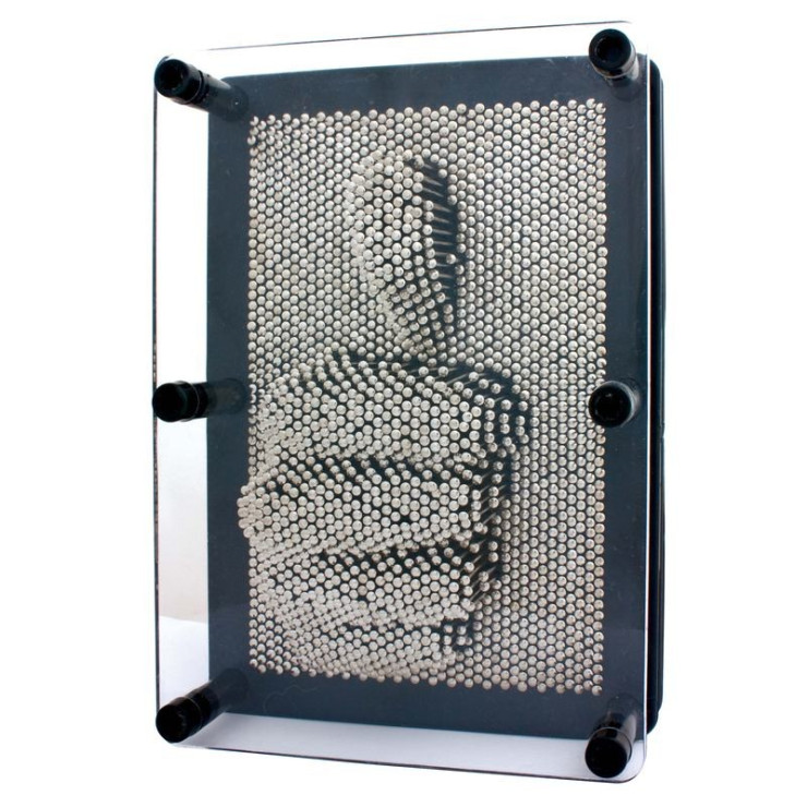 Pin Art – tablica z ruchomymi pinami